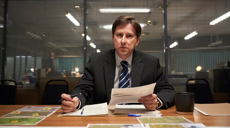 Neil Adamson (Lee Ingelby). – Bild: WDR/​World Productions Limited/​ITV