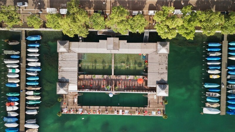 Zürcher Frauenbadeanstalt in der Limmat. – Bild: SRF/​Matthias Dömötör