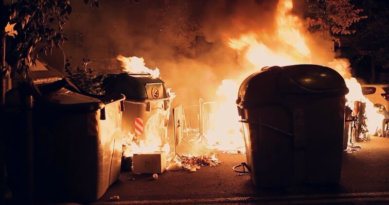 Im Jahr 2019 gesellen sich zu den Unabhängigkeitsbestrebungen Kataloniens auch soziale Proteste … – Bild: GusanoFilms/​Indi Film/​CCMA S.A