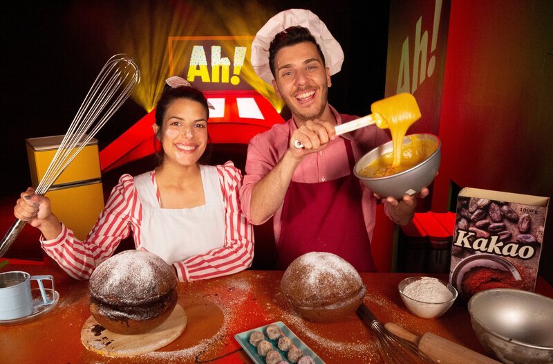Tarkan und Clarissa beschäftigen sich dieses Mal mit dem Thema „Alles rund“. – Bild: WDR/​Thorsten Schneider