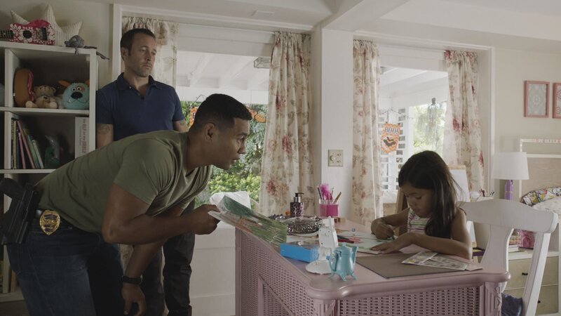 Steve McGarrett (Alex O’Loughlin, l.); Junior Reigns (Beulah Koale, r.) – Bild: CBS Broadcasting Inc.
