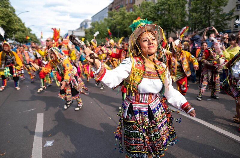 Bild vom Karneval der Kulturen – Bild: rbb/imago-images/Anadolu Agency / rbb Presse & Information Bild vom Karneval der Kulturen – Bild: rbb/imago-images/Anadolu Agency / rbb Presse & Information