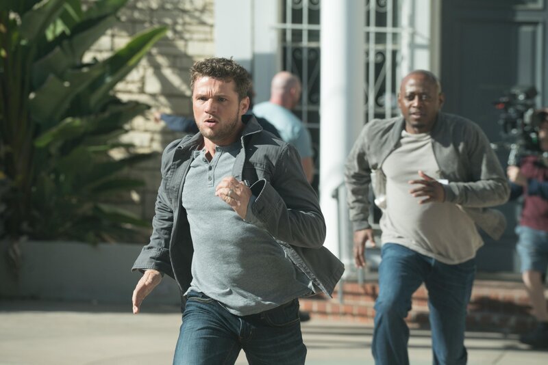 L-R: Bob Lee Swagger (Ryan Phillippe) und Isaac Johnson (Omar Epps) – Bild: USA Network Media, LLC /​ Katrina Marcinowski