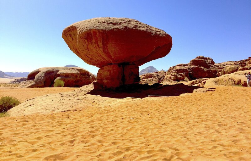 Pilzfelsen im Wadi Rum. – Bild: ZDF/​SWR/​Horst Brandenburg