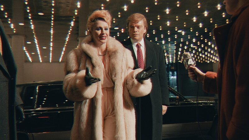 Die Ehe von Ivana (Maria Bakalova) und Donald Trump (Sebastian Stan) wird nicht lange glücklich sein. – Bild: ZDF und Pief Weyman
