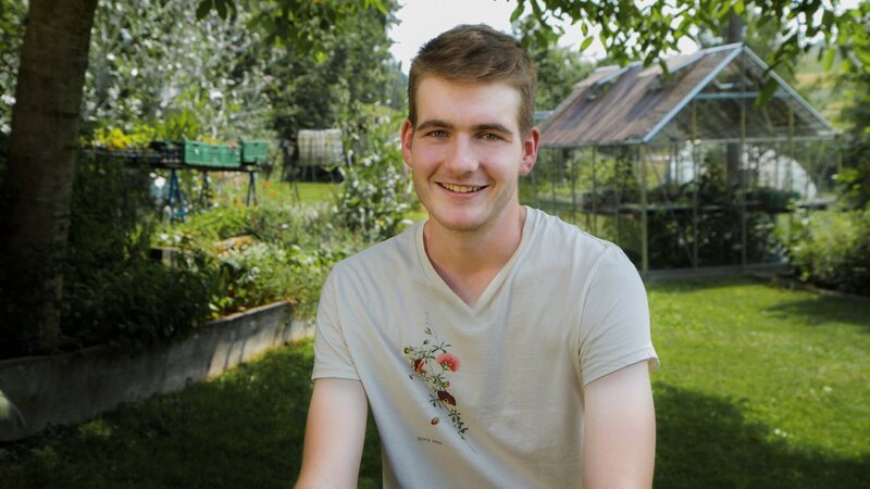 Hinter den Hecken Sortenvielfalt-Garten Staffel 7 Folge 3 Dass Tomaten nicht rund und Geranien nicht rot sein müssen, zeigt der Garten von Gabriel Hess in Oeschenbach BE. – Bild: SRF