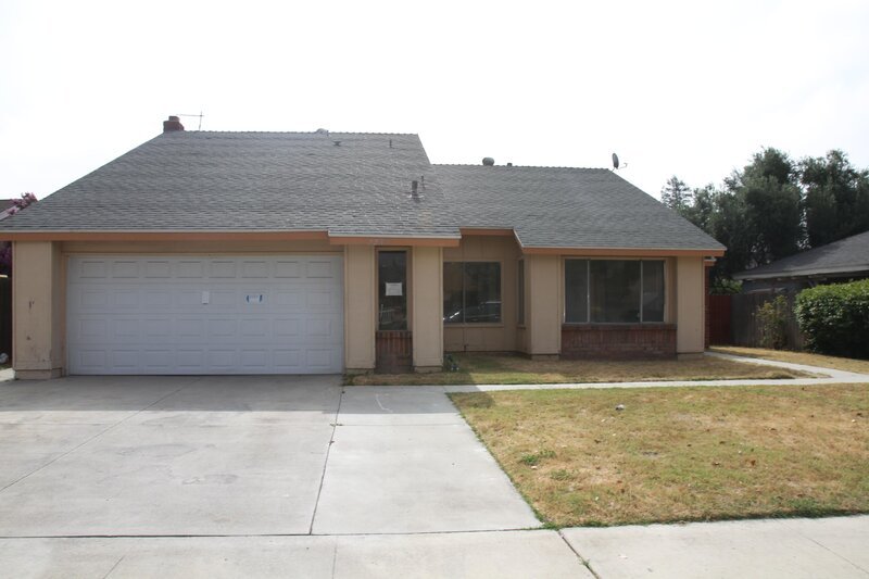 Auf den ersten Blick scheint das Haus in Anaheim eine gute Investition zu sein, aber ein Blick in die Räumlichkeiten ist nicht möglich – hat der Verkäufer etwas zu verbergen? – Bild: HGTV/​Scripps Networks, LLC.