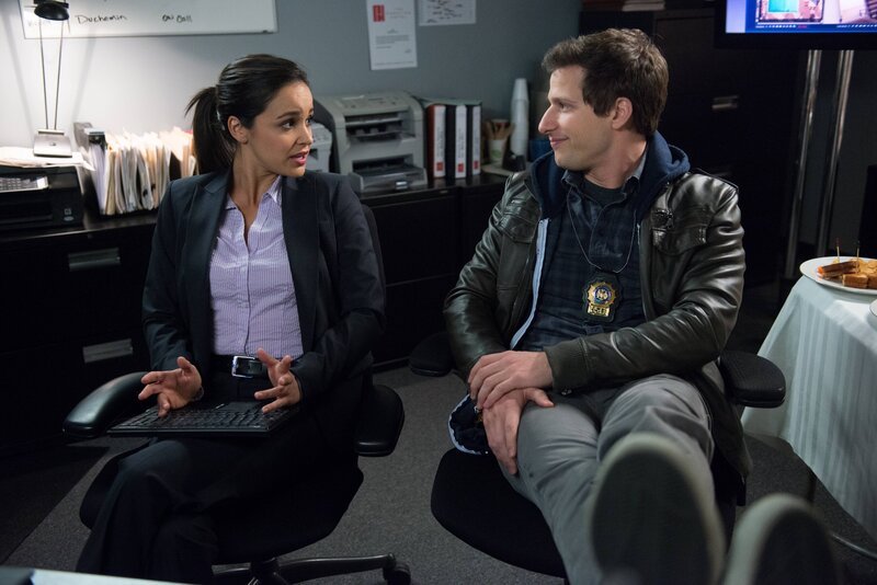 Amy (Melissa Fumero) und Jake (Andy Samberg). – Bild: NBC