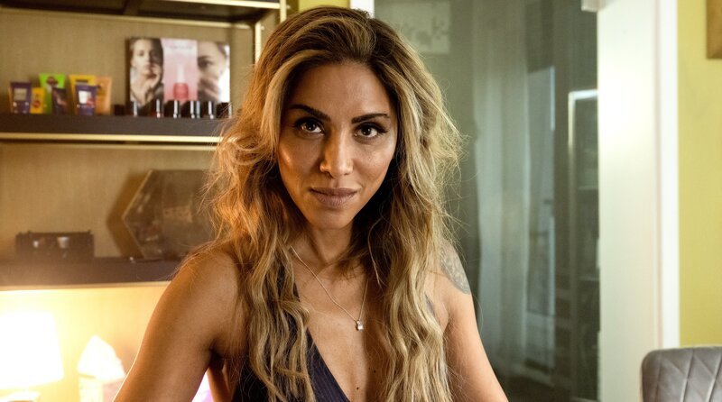 Chiara Passlak (Sabrina Setlur) hat früher selber als Prostituierte gearbeitet. Jetzt betreibt sie im Erocenter ihr eigenes Nagelstudio für die ehemaligen Kolleginnen. – Bild: WDR/​Martin Valentin Menke