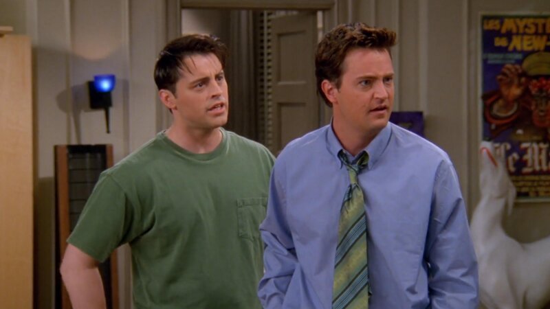 L-R: Joey Tribbiani (Matt LeBlanc), Chandler Bing (Matthew Perry) – Bild: MAX Hungary