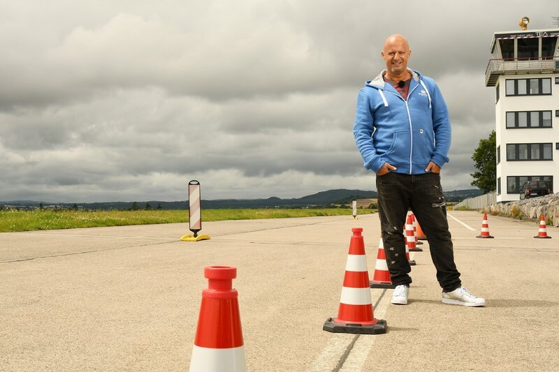 Dokusoap-Star Detlef Steves ist „NITRO Autoquartett“-Stammspieler. – Bild: RTL NITRO /​ Christopher Ad