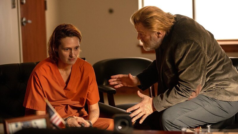 Lou Linklatter (Breeda Wool) und Bill Hodges (Brendan Gleeson) – Bild: Sonar Entertainment Distribution, LLC.