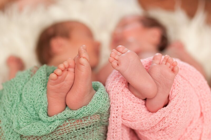 Twin Baby Feet – Bild: shutterstock