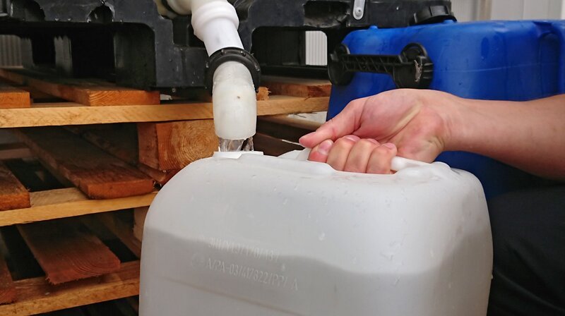 In Lauenau war kurze Zeit das Wasser knapp. – Bild: NDR/video:arthouse/Reinhard Bettauer In Lauenau war kurze Zeit das Wasser knapp. – Bild: NDR/video:arthouse/Reinhard Bettauer