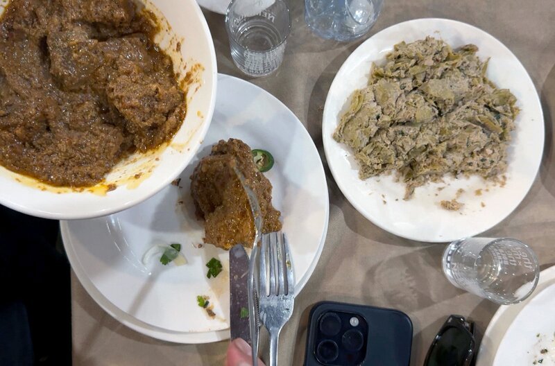 Kharcho ist ein georgisches Ragout auf Basis von Fleisch und Nussmus. – Bild: Elephant Doc