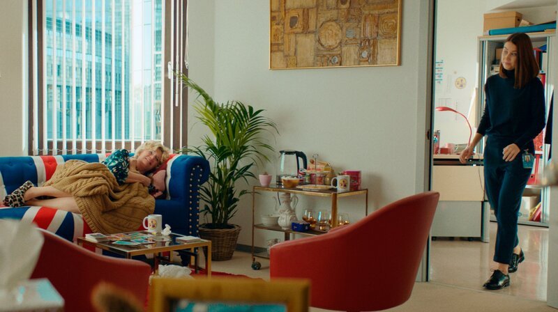 Sharon (Jane Turner, l.) und Rose (Liz Kingsman). – Bild: WDR/​Jo Voets