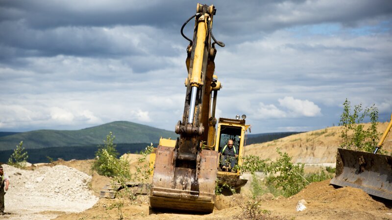 Mike Beets driving excavator – Bild: Discovery Communications, LLC