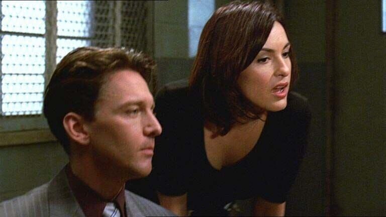 Eine junge Frau aus Rumänien ist verschwunden. Hat der eiskalte Geschäftsmann Randolph Morrow (Andrew McCarthy) sie entführt? Detective Benson (Mariska Hargitay) ahnt Schreckliches … – Bild: TVNOW