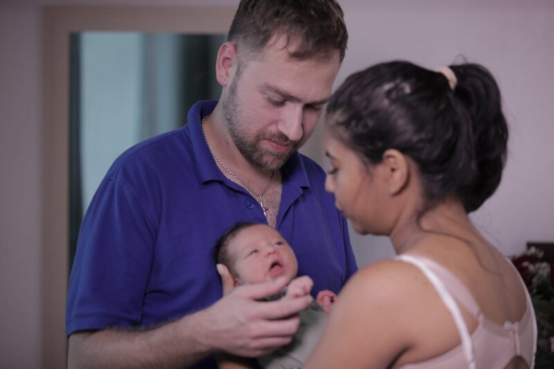 Paul, Karine, and Pierre at home. – Bild: TLC /​ Discovery Communications, LLC