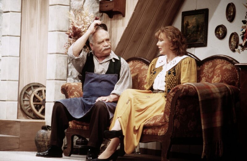 l-r: Vinzenz, Wirtschafter (Peter Steiner), Ilonka (Ursula Buchfellner) – Bild: Heimatkanal