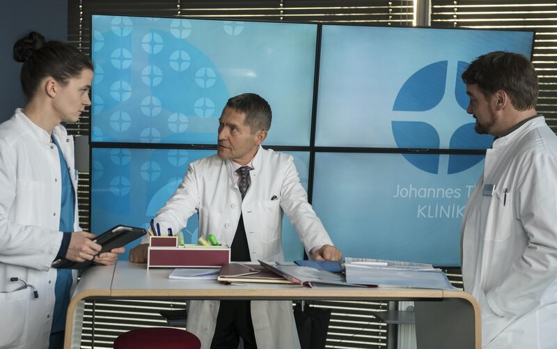 (v.l.n.r.) Tom Zondek (Tilman Pörzgen); Dr. Rolf Kaminski (Udo Schenk); Dr. Marc Lindner (Christian Beermann) – Bild: Dieses Bild darf ausschließlich nach Maßgabe der Allgemeinen Geschäftsbedingungen für die Presselounges der Sender der ProSiebenSat.1 Media SE (AGB) genutzt werden. Die in den AGB festgesetzten Rechteeinschränkungen sind unbedingt  …