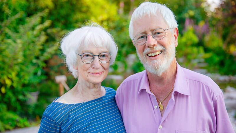 Hinter den Hecken Meditationsgarten Staffel 7 Folge 6 Der Garten von Katharina und Martin Scheidegger könnte statt hinter einem Mehrfamilienhaus in Ittigen BE auch in einer asiatischen Tempelanlage stehen. – Bild: SRF