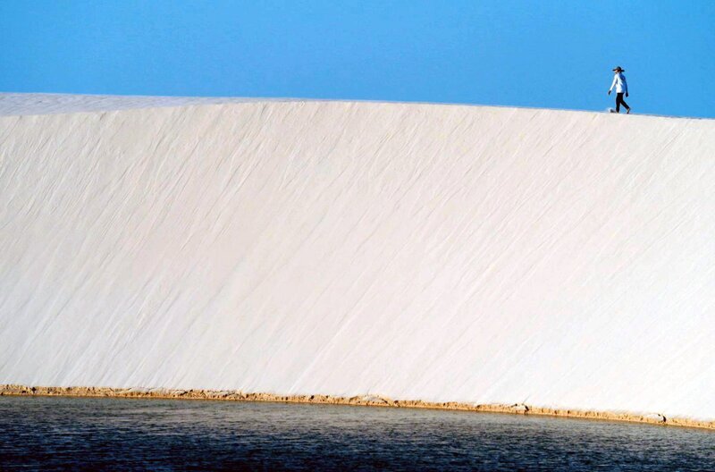 Lençóis Maranhenses ist ein Dünengebiet im Nordosten Brasiliens und trotz des Wassers die einzige Wüste des Landes. – Bild: Elephant Doc