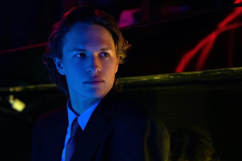 Jake Adelstein (Ansel Elgort) – Bild: Tokyo Rock, LLC All Rights Reserved