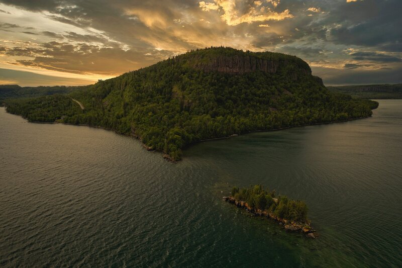 Insel am Nordufer des Oberen Sees im Sommer – Bild: Terra Mater Studios /​ GL Films Ontario Inc. /​ Damien Gilbert