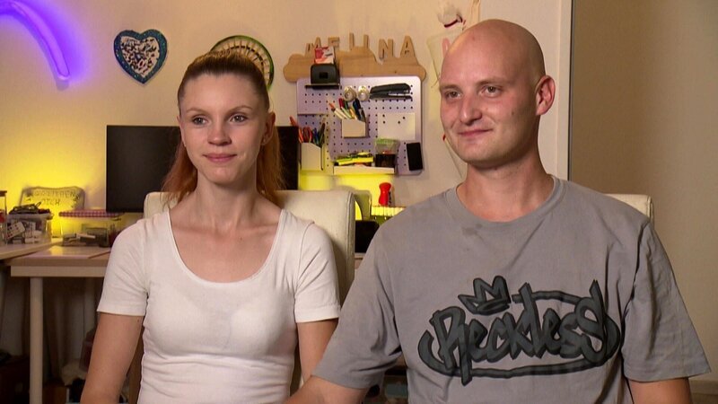 S11E09: Was für eine Überraschung! Mark und Manuela aus Heinsberg sind wieder ein Paar. Zu viert leben sie mit den beiden gemeinsamen Kindern Melina und Mason in einer Wohnung. Manuela hat vor Kurzem wieder eine Ausbildung zur Kauffrau für Büromanagement begonnen und ihr Leben neu sortiert. Jetzt stellt sie Bedingungen an Mark … – Bild: RTLZWEI