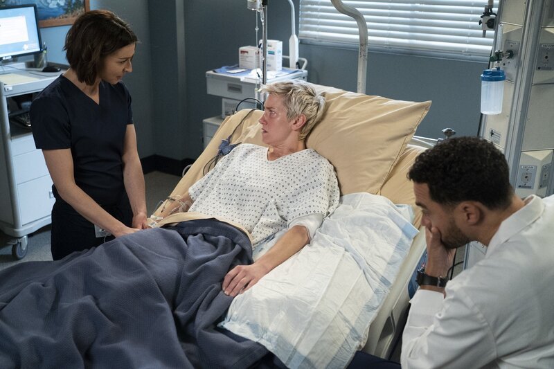 (v.l.n.r.) Dr. Amelia Shepherd (Caterina Scorsone); Toby Donnelly (Arielle Hader); Dr. Jackson Avery (Jesse Williams) – Bild: ABC Studios /​ Eric McCandless