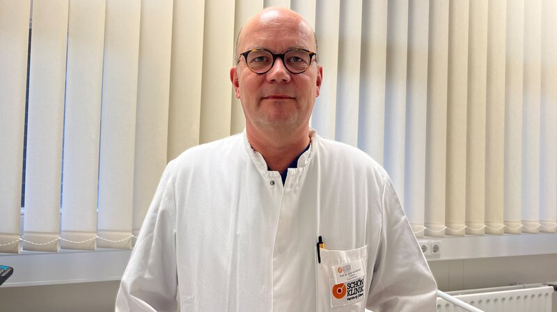 Prof. Dr. Götz von Wichert, Chefarzt Innere Medizin Schönkliniken Hamburg Eilbek. – Bild: NDR/​Desiree Marie Fehringer