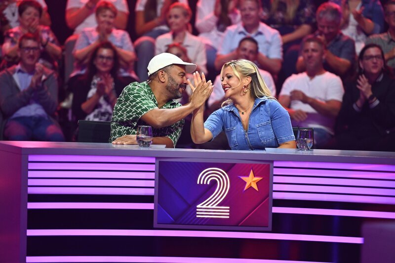 Simon Pearce (l.); Evelyn Burdecki (r.) – Bild: Dieses Bild darf ausschließlich nach Maßgabe der Allgemeinen Geschäftsbedingungen für die Presselounges der Sender der ProSiebenSat.1 Media SE (AGB) genutzt werden. Die in den AGB festgesetzten Rechteeinschränkungen sind unbedingt zu beachten. Zusät