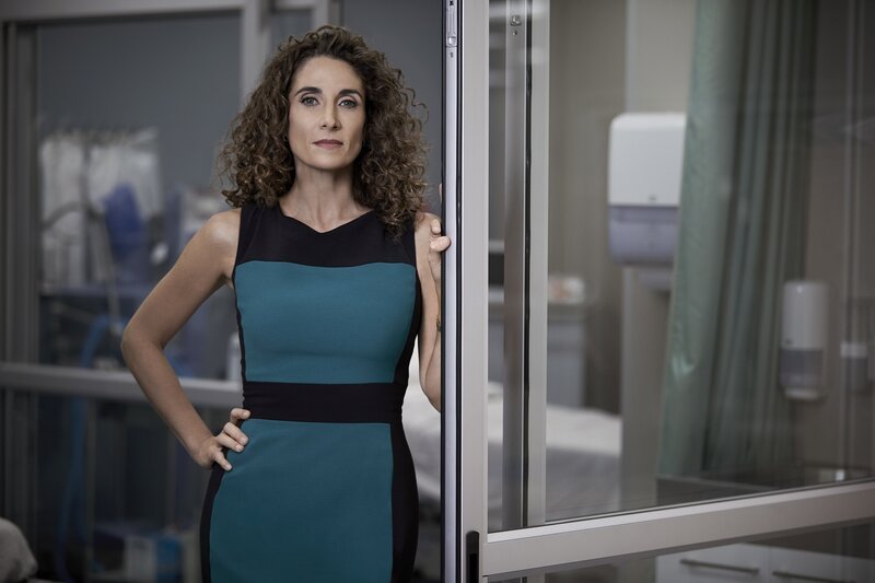 (1. Staffel) – Dr. Lane Hunter (Melina Kanakaredes) ist eine erstklassige Onkologin und schleppt düstere Geheimnisse mit sich rum … – Bild: 2018 Fox and its related entities.  All rights reserved./​ David Johnson /​ David Johnson Lizenzbild frei