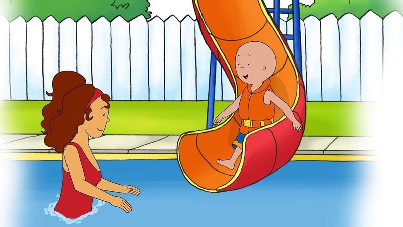 Caillou hat noch ein wenig Angst vor der großen Wasserrutsche. Miss Martin versucht ihm die Angst zu nehmen. – Bild: SUPER RTL