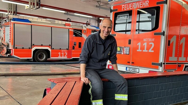 Kapitän Jens Fieting von der Feuerwache Spandau-Süd. – Bild: rbb/​Anna Bilger