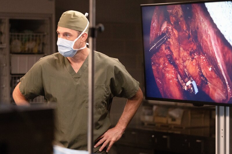 Dr. Nick Marsh (Scott Speedman). – Bild: ORF/​Disney/​ABC/​Liliane Lathan