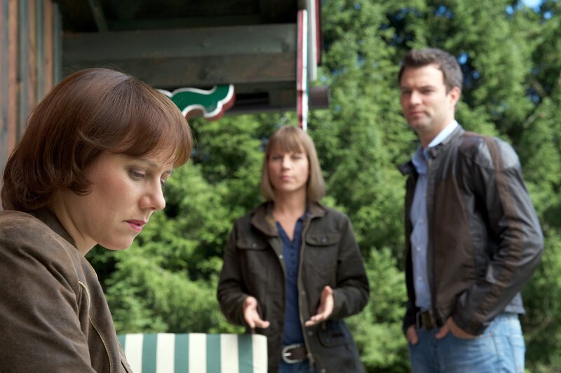 (v.li.): Eva Löbau (Sissi Reiser), Kristina Sprenger (Karin Kofler), Jakob Seeböck (Lukas Roither). – Bild: ORF 1