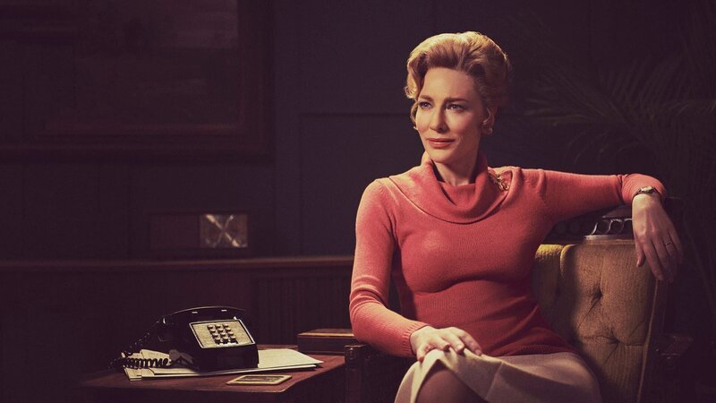 Phyllis Schlafly (Cate Blanchett). – Bild: Pari Dukovic/​FX/​TVDB
