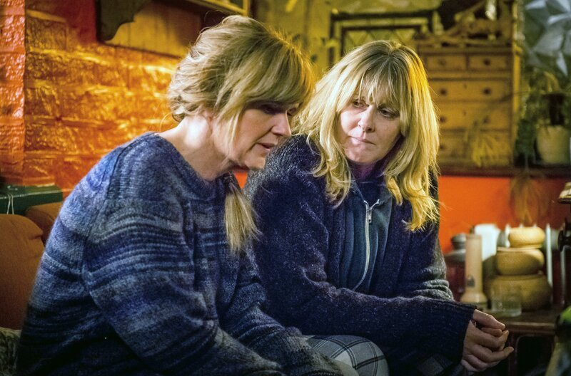 Clare Cartwright (Siobhan Finneran, li.) und Catherine Cawood (Sarah Lancashire, re.) – Bild: Ben Blackall/​Red Production Company