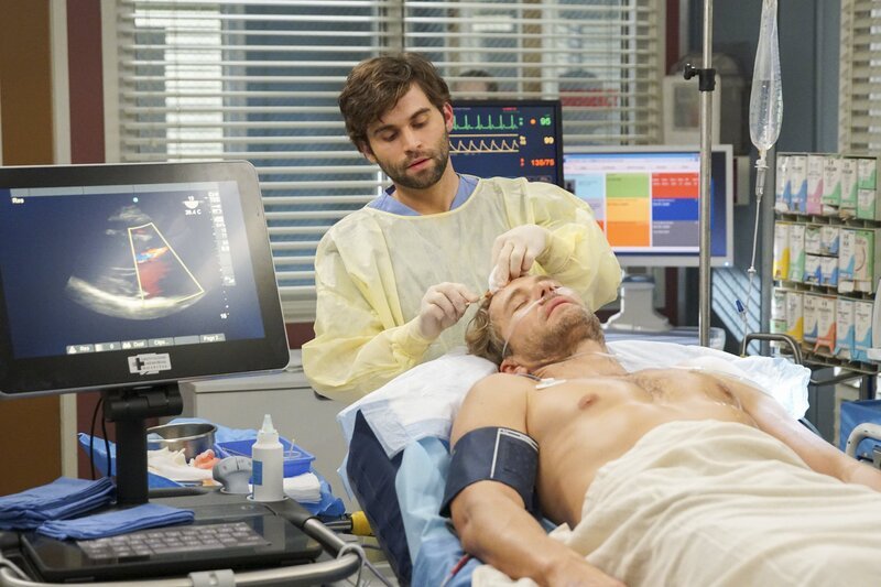 Dr. Levi Schmitt (Jake Borelli, l.); Lucas Ripley (Brett Tucker, r.) – Bild: ABC Studios