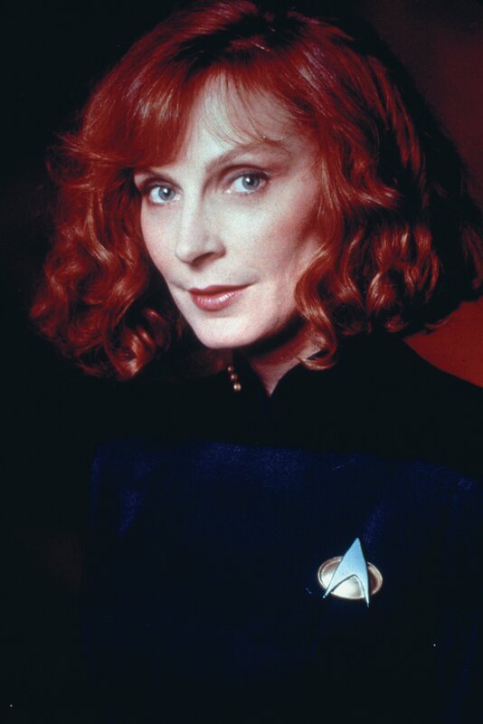 Syfy/​ TM & (C) 2011 CBS Studios Inc.,Gallery, Raumschiff Enterprise Das nachste Jahrhundert Gates McFadden (Dr. Beverly Crusher (C)Syfy/​ TM & (C) 2011 CBS Studios Inc. – Bild: SYFY TM & © 2011 CBS Studios Inc. ©SYFY Photocredit Mandatory, Editorial Use Only, NO archive, NO Resale