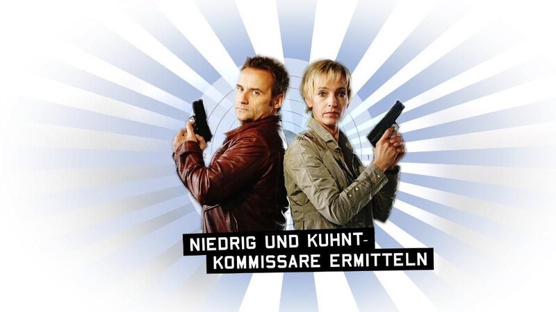 Niedrig (Cornelia Niedrig, r.) und Kuhnt (Bernie Kuhnt, l.) – Kommissare ermitteln … – Bild: ProSieben/​SAT.1