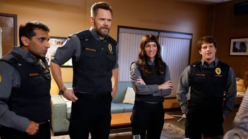 L-R: Amit Patel (Ravi Patel), Frank Shaw (Joel McHale), Victoria Sands (Grace Palmer), Fred ‚Shred‘ Taylor (Michael Rowland) – Bild: Fox Entertainment Group