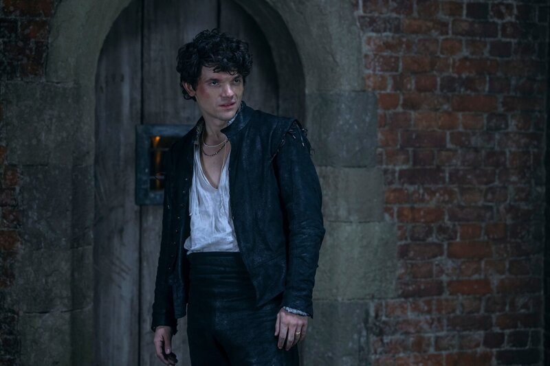 Edward Bluemel als Lord Guildford Dudley – Bild: Jonathan Prime /​ Prime Video /​ MLJN_S1_UT_108_230202_PRIJON_002 /​ Amazon Content Services LLC