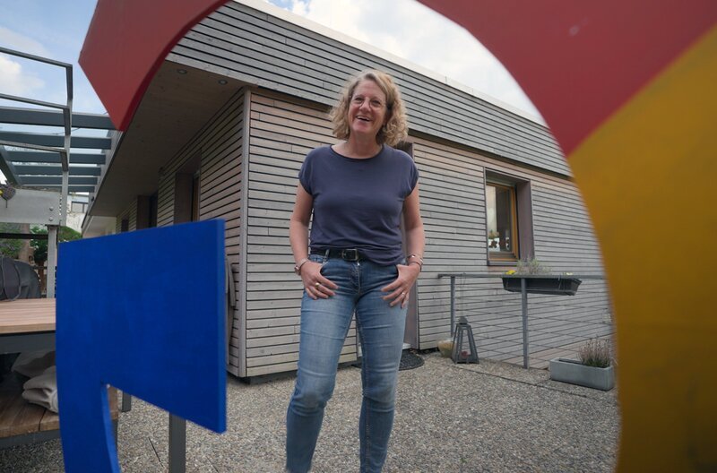  Vor rund 25 Jahre startete Google als eine der ersten Suchmaschinen im Internet. Wer heute im Internet etwas sucht, „googelt“. Viele Dienste des Internet-Giganten erleichtern den Alltag – vor allem kostenlos. Liefert die Google-Welt tatsächlich die besten Ergebnisse oder sind die Ergebnisse am besten für Google? Und welchen Preis zahlen die Nutzerinnen und Nutzer dafür? Heike macht den Test.  – Bild: SWR /​ SWR Presse/​Bildkommunikation