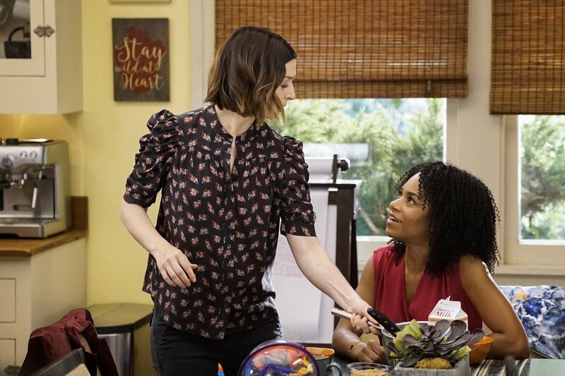 Dr. Amelia Shepherd (Caterina Scorsone, l.); Dr. Maggie Pierce (Kelly McCreary, r.) – Bild: American Broadcasting Companies, Inc.