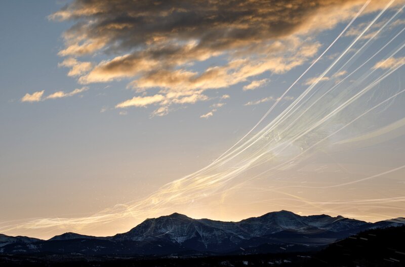 Der Chinook ist ein warmer Fallwind an der Ostseite der Rocky Mountains im inneren Westen Nordamerikas. Dort treffen die Great Plains und die kanadische Prärie auf mehrere Gebirgszüge. – Bild: Capa Presse/​Stéphane Bégoin