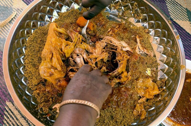 Thiéré wird auf Basis von Hirse zubereitet und ist im Senegal eine beliebte Beilage zu Fleisch, Geflügel oder Fisch. – Bild: arte