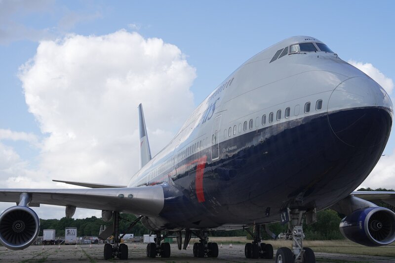 Detail shots of the British Airways 747 plane outside on the tarmac. – Bild: Tess Benjamin /​ Zinc Media Group